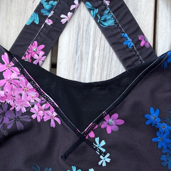 Lululemon In A Flash Bra - Picture 2 of 4